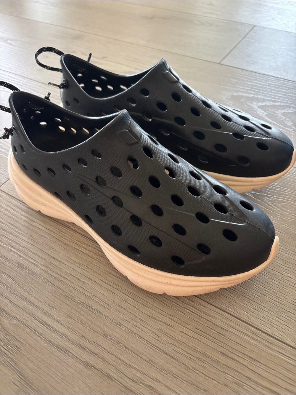 KANE REVIVE Black Ventilated Slip-On Sneakers with Cream Sole WOMENS 8